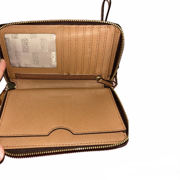 Micheal Kors Monogram Wallet - Picture 6 of 6